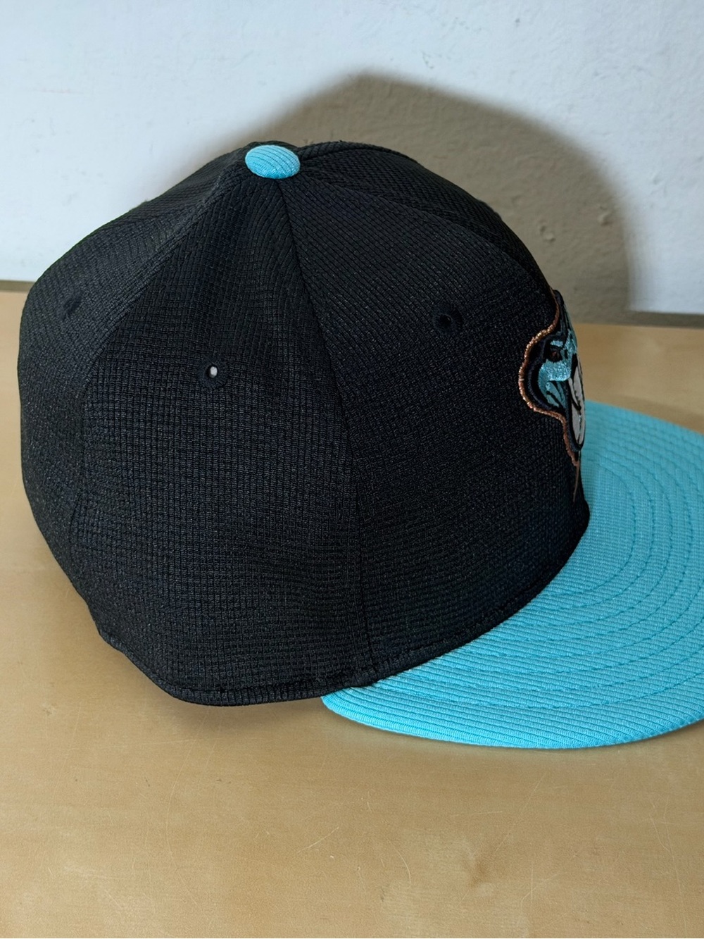 New Era Arizona Diamondbacks Snake Logo 59FIFTY Fitted Hat Size 7 Black Teal